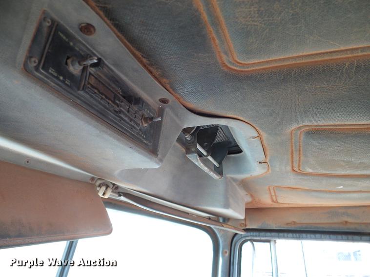 image for item DB4248 1989 Mack R688ST truck chassis