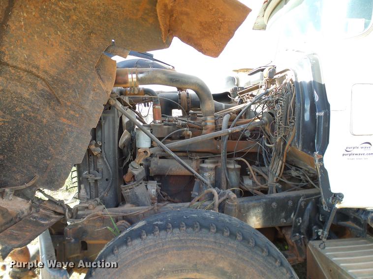 image for item DB4248 1989 Mack R688ST truck chassis