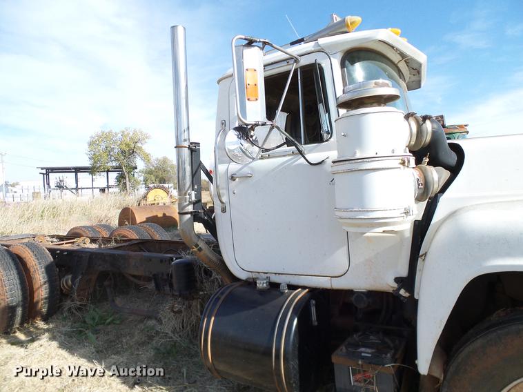 image for item DB4248 1989 Mack R688ST truck chassis