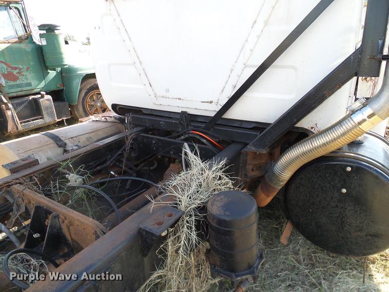 image for item DB4248 1989 Mack R688ST truck chassis