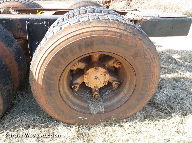 image for item DB4248 1989 Mack R688ST truck chassis