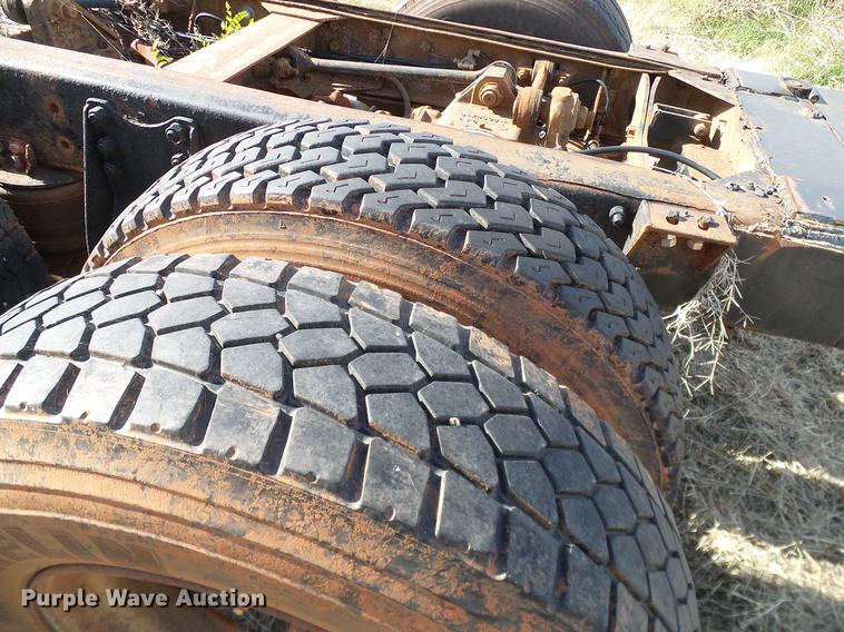 image for item DB4248 1989 Mack R688ST truck chassis