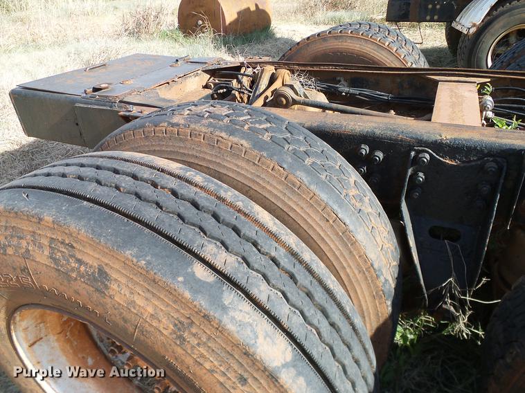 image for item DB4248 1989 Mack R688ST truck chassis