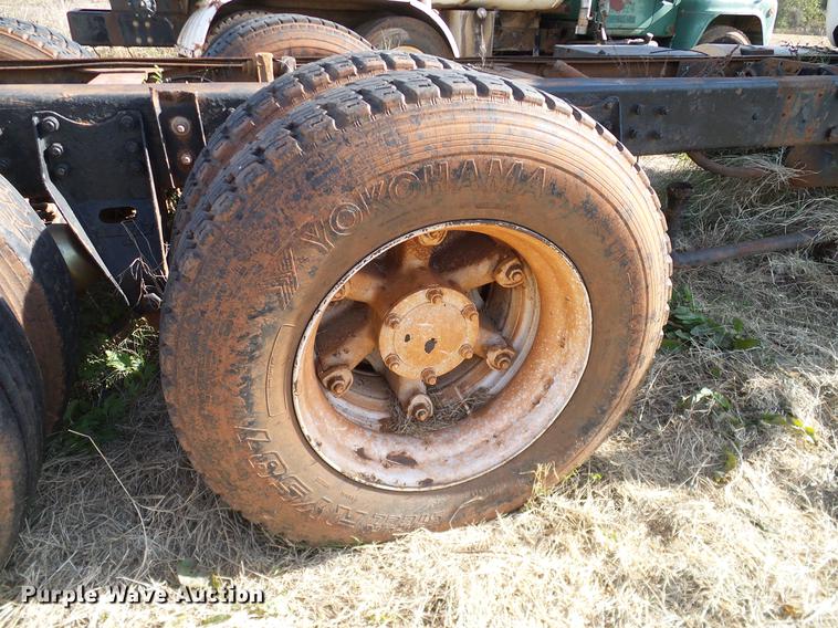 image for item DB4248 1989 Mack R688ST truck chassis