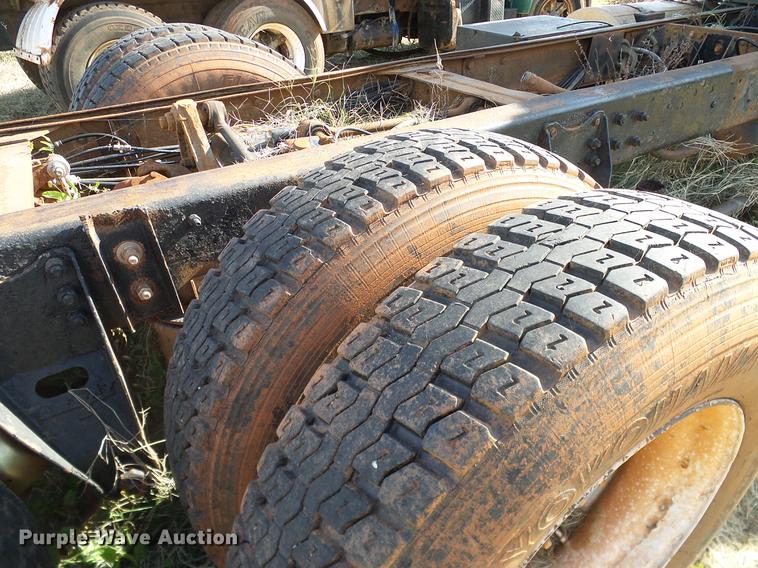 image for item DB4248 1989 Mack R688ST truck chassis