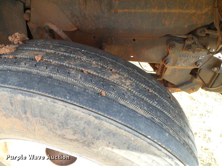 image for item DB4248 1989 Mack R688ST truck chassis