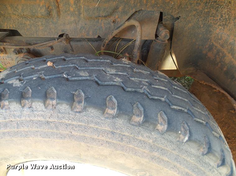 image for item DB4248 1989 Mack R688ST truck chassis