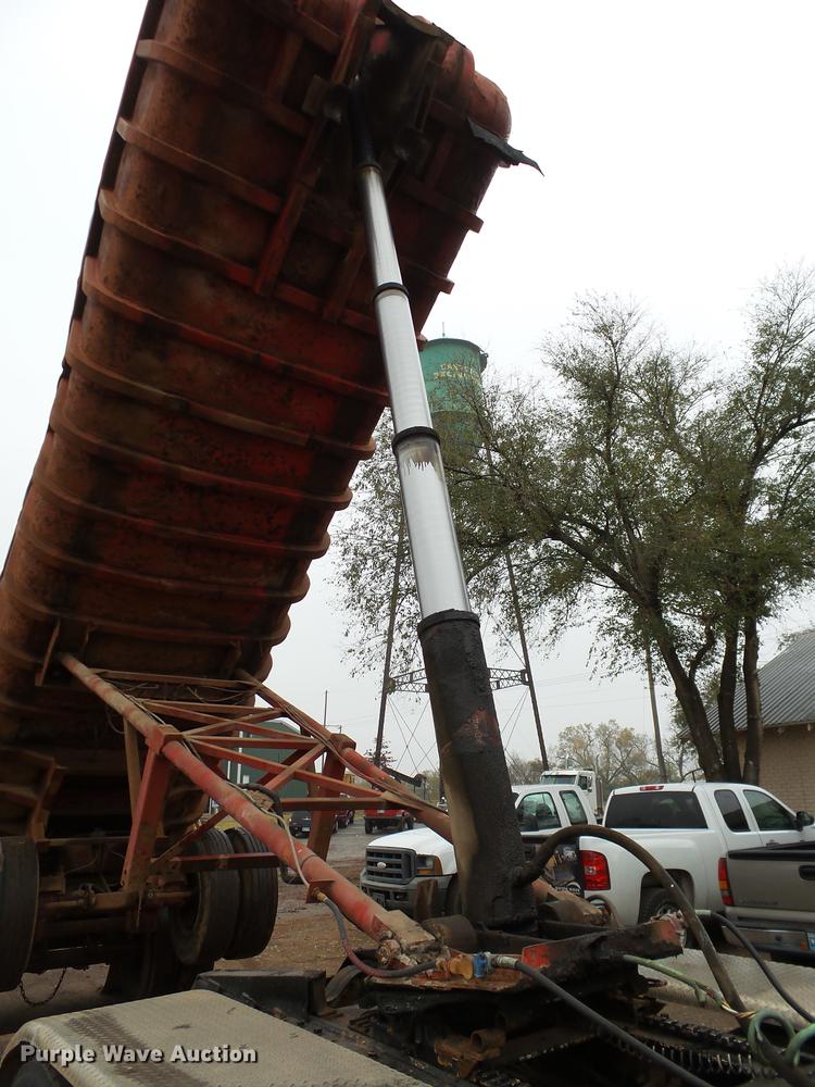 image for item DB4249 1975 Fruehauf DD4-M2-27 end dump trailer