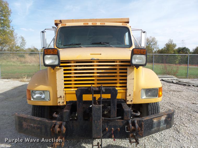 image for item DB5900 1993 International 4900 dump truck