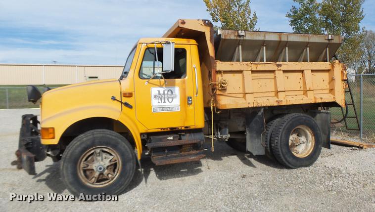 image for item DB5900 1993 International 4900 dump truck