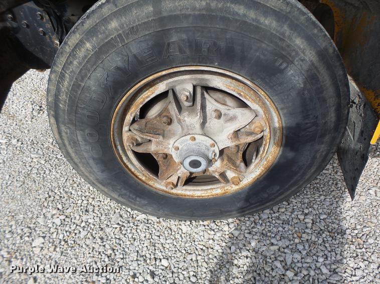 image for item DB5900 1993 International 4900 dump truck