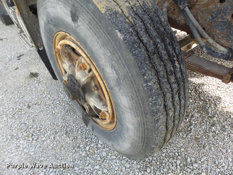 image for item DB5900 1993 International 4900 dump truck