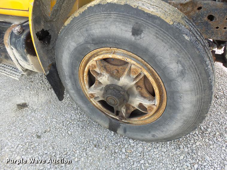 image for item DB5900 1993 International 4900 dump truck