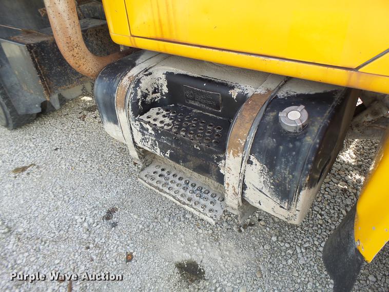 image for item DB5900 1993 International 4900 dump truck