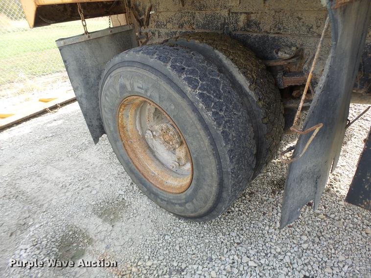 image for item DB5900 1993 International 4900 dump truck