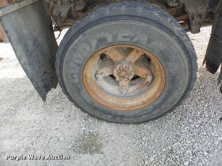 image for item DB5900 1993 International 4900 dump truck