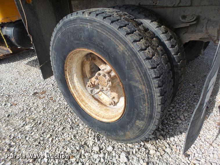 image for item DB5900 1993 International 4900 dump truck