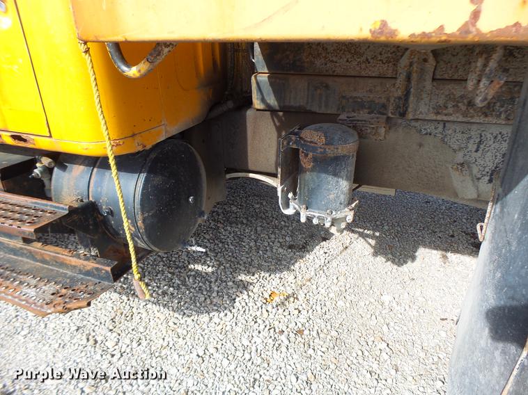 image for item DB5900 1993 International 4900 dump truck