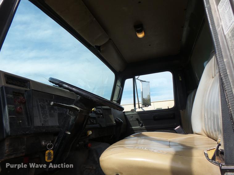 image for item DB5900 1993 International 4900 dump truck