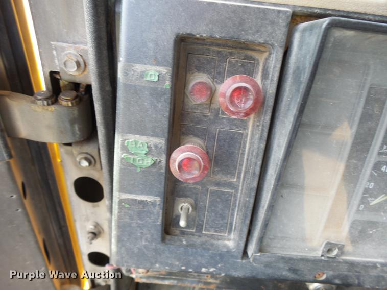 image for item DB5900 1993 International 4900 dump truck