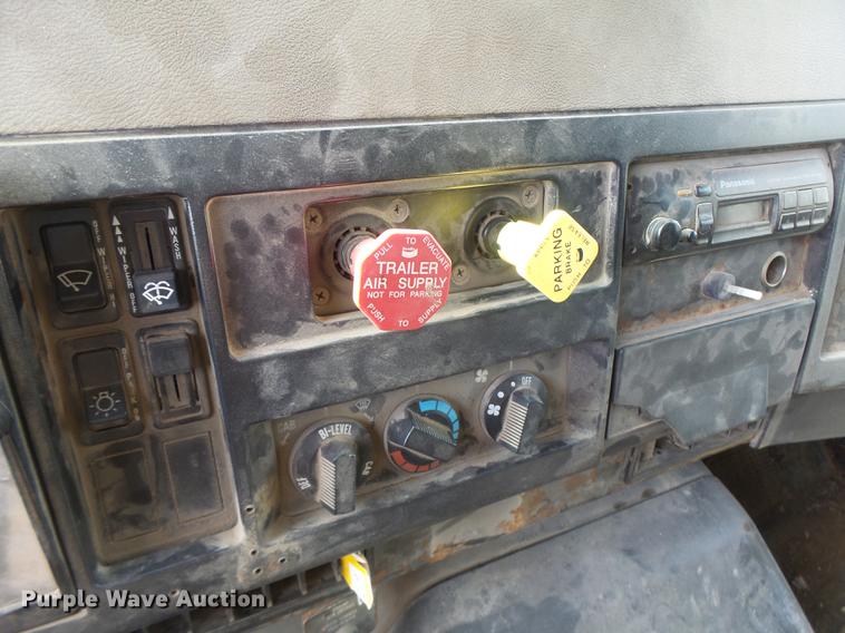 image for item DB5900 1993 International 4900 dump truck