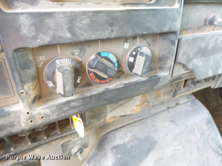 image for item DB5900 1993 International 4900 dump truck