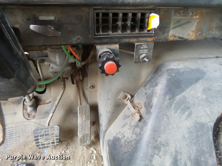 image for item DB5900 1993 International 4900 dump truck