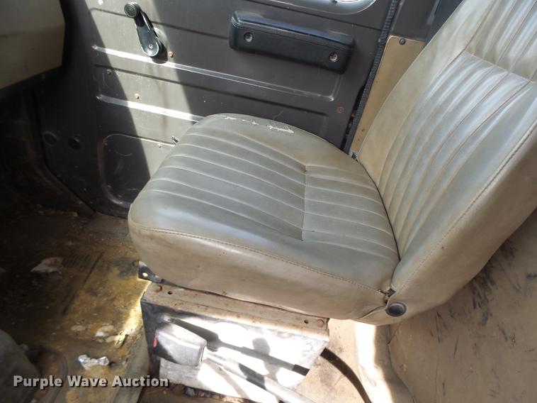 image for item DB5900 1993 International 4900 dump truck