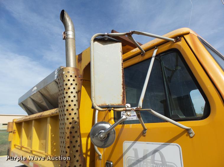 image for item DB5902 1992 International 4900 dump truck