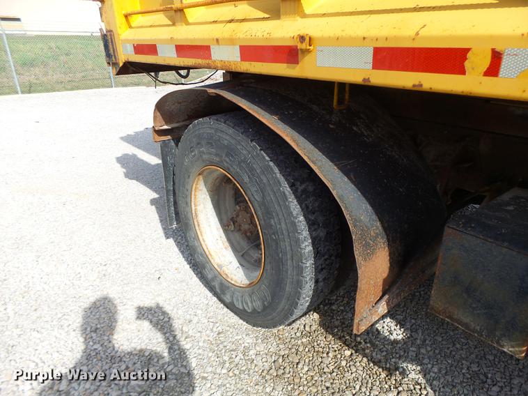 image for item DB5902 1992 International 4900 dump truck