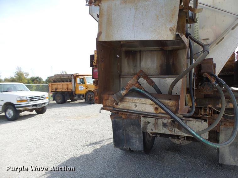 image for item DB5902 1992 International 4900 dump truck