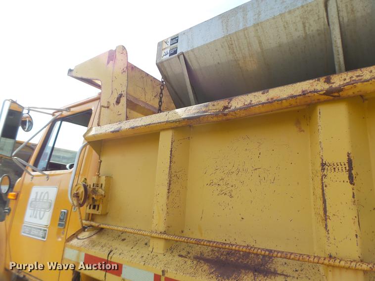 image for item DB5902 1992 International 4900 dump truck