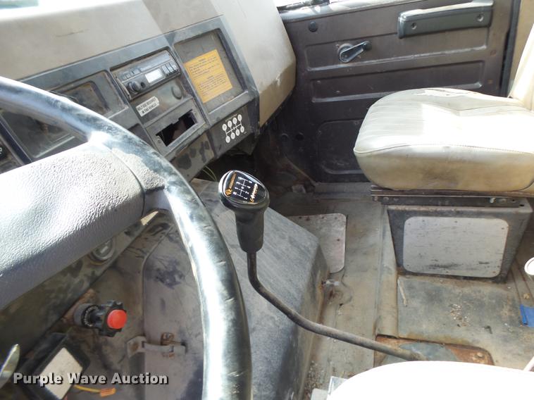 image for item DB5902 1992 International 4900 dump truck