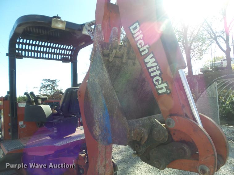 image for item DB6366 2007 Ditch Witch XT1600 tool carrier