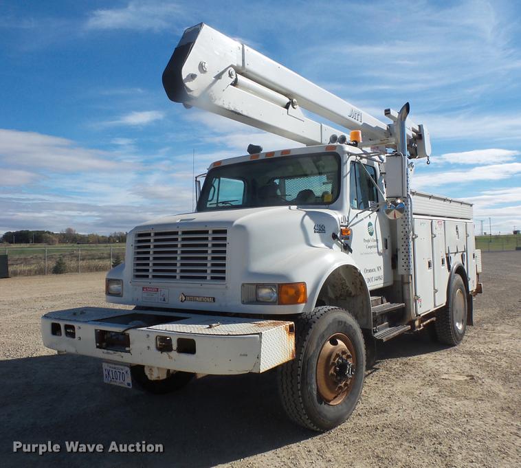 image for item DB8046 2002 International 4800 bucket truck