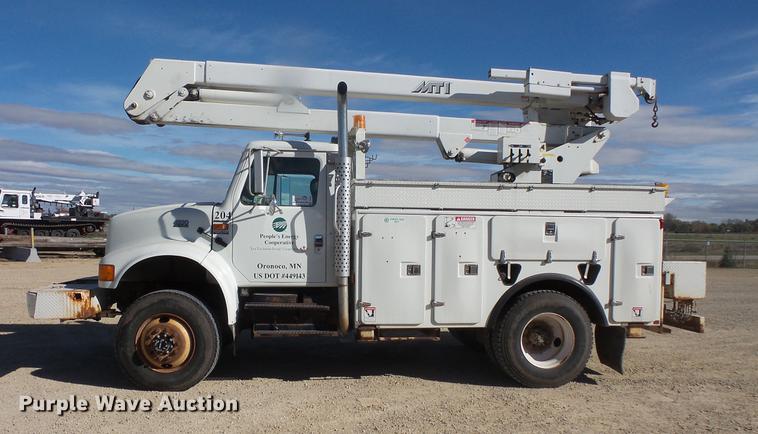 image for item DB8046 2002 International 4800 bucket truck