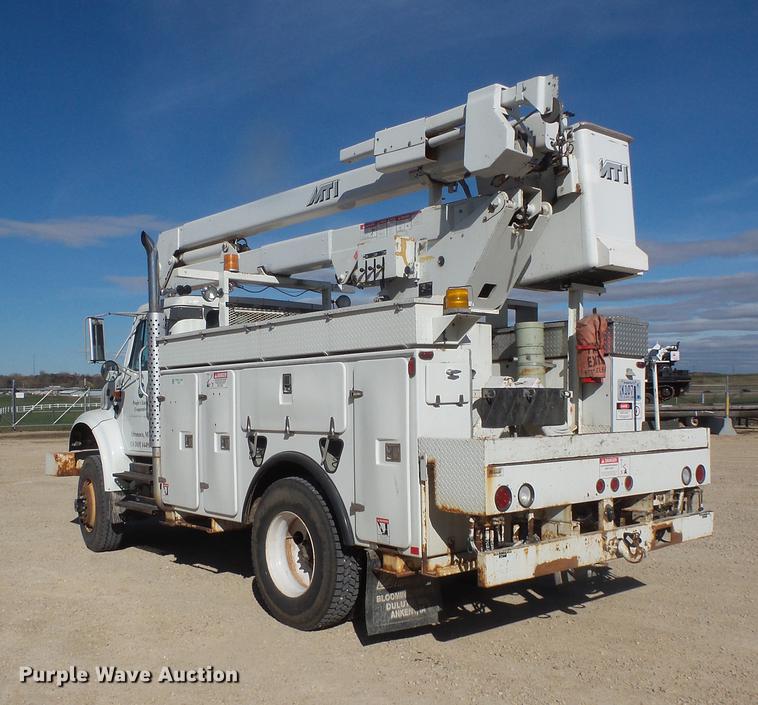 image for item DB8046 2002 International 4800 bucket truck