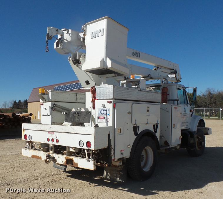 image for item DB8046 2002 International 4800 bucket truck