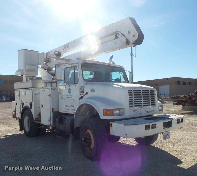 image for item DB8046 2002 International 4800 bucket truck