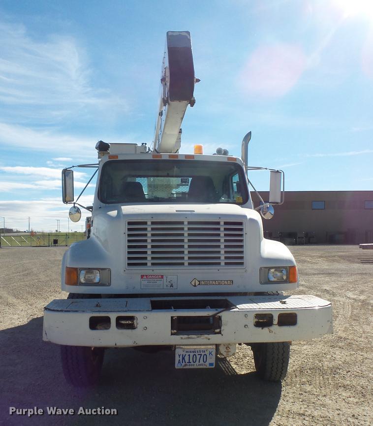 image for item DB8046 2002 International 4800 bucket truck
