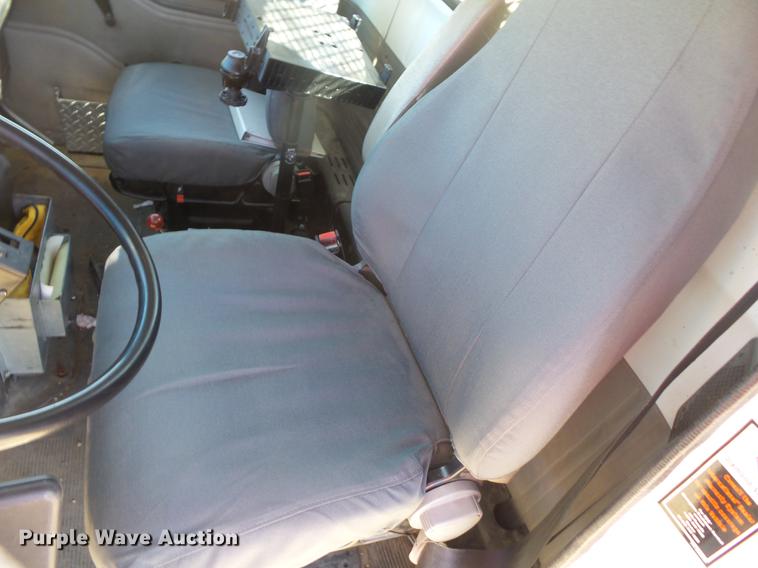 image for item DB8046 2002 International 4800 bucket truck