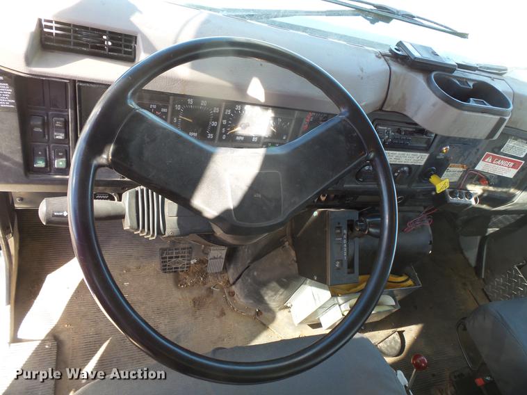 image for item DB8046 2002 International 4800 bucket truck