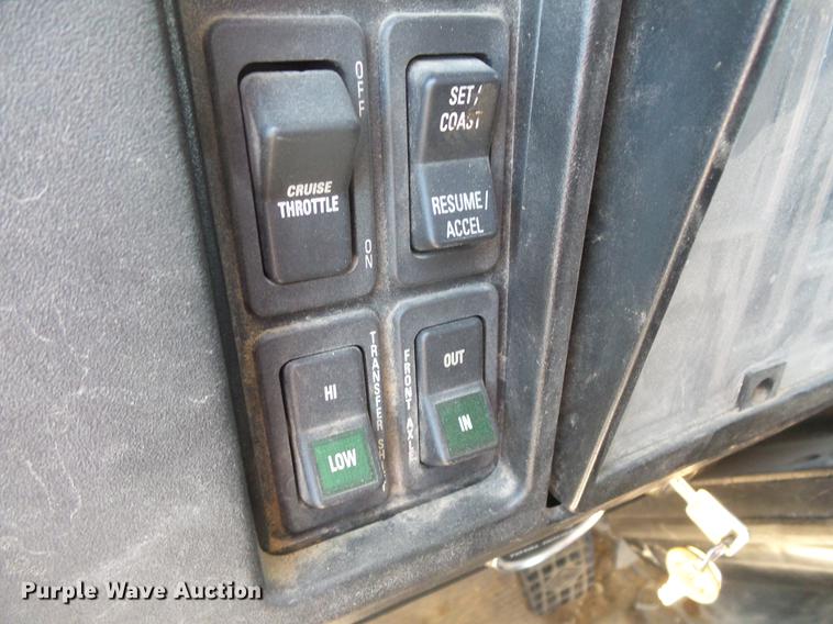 image for item DB8046 2002 International 4800 bucket truck