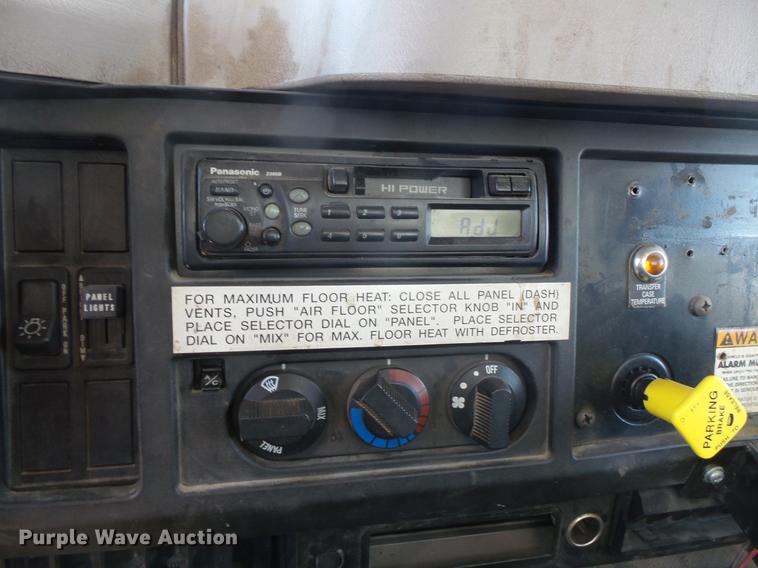 image for item DB8046 2002 International 4800 bucket truck