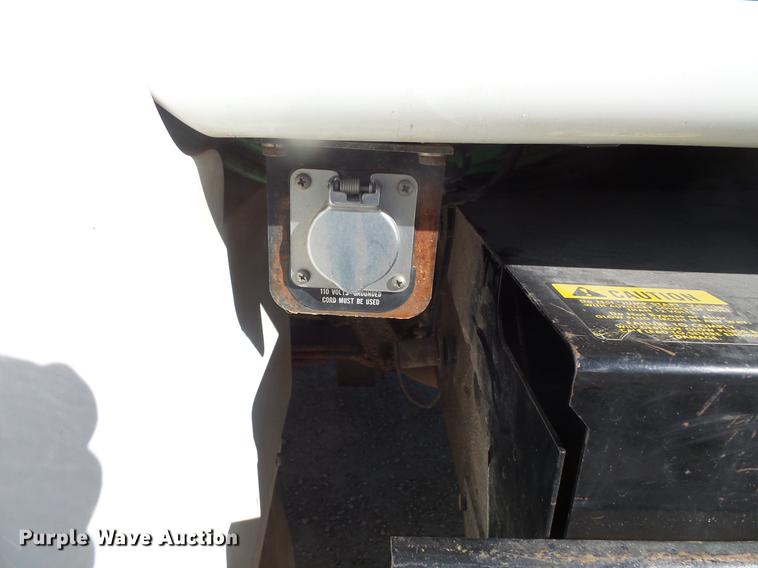 image for item DB8046 2002 International 4800 bucket truck