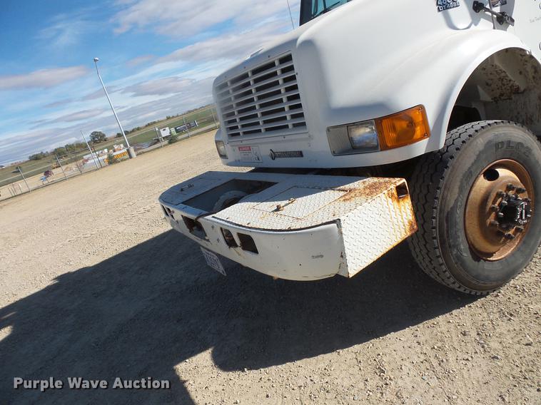 image for item DB8046 2002 International 4800 bucket truck