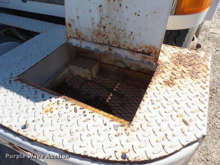 image for item DB8046 2002 International 4800 bucket truck