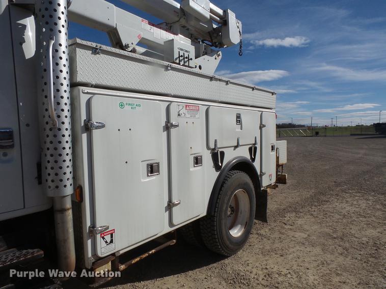 image for item DB8046 2002 International 4800 bucket truck