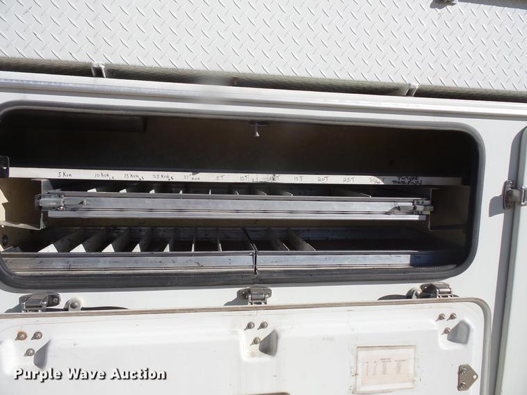 image for item DB8046 2002 International 4800 bucket truck