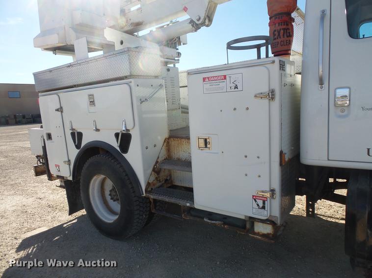 image for item DB8046 2002 International 4800 bucket truck